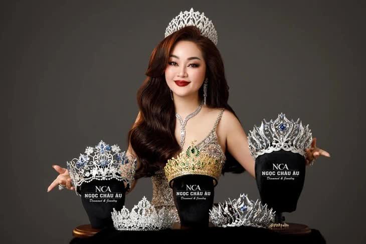 Bóc giá loạt vương miện bà Hoàng Thanh Nga từng tài trợ cho loạt cuộc thi Hoa hậu