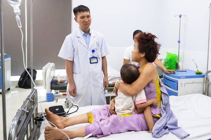 Xe khách lao khỏi cao tốc, 4 người tử vong: Đổi lịch về sớm vì hàng xóm có tang