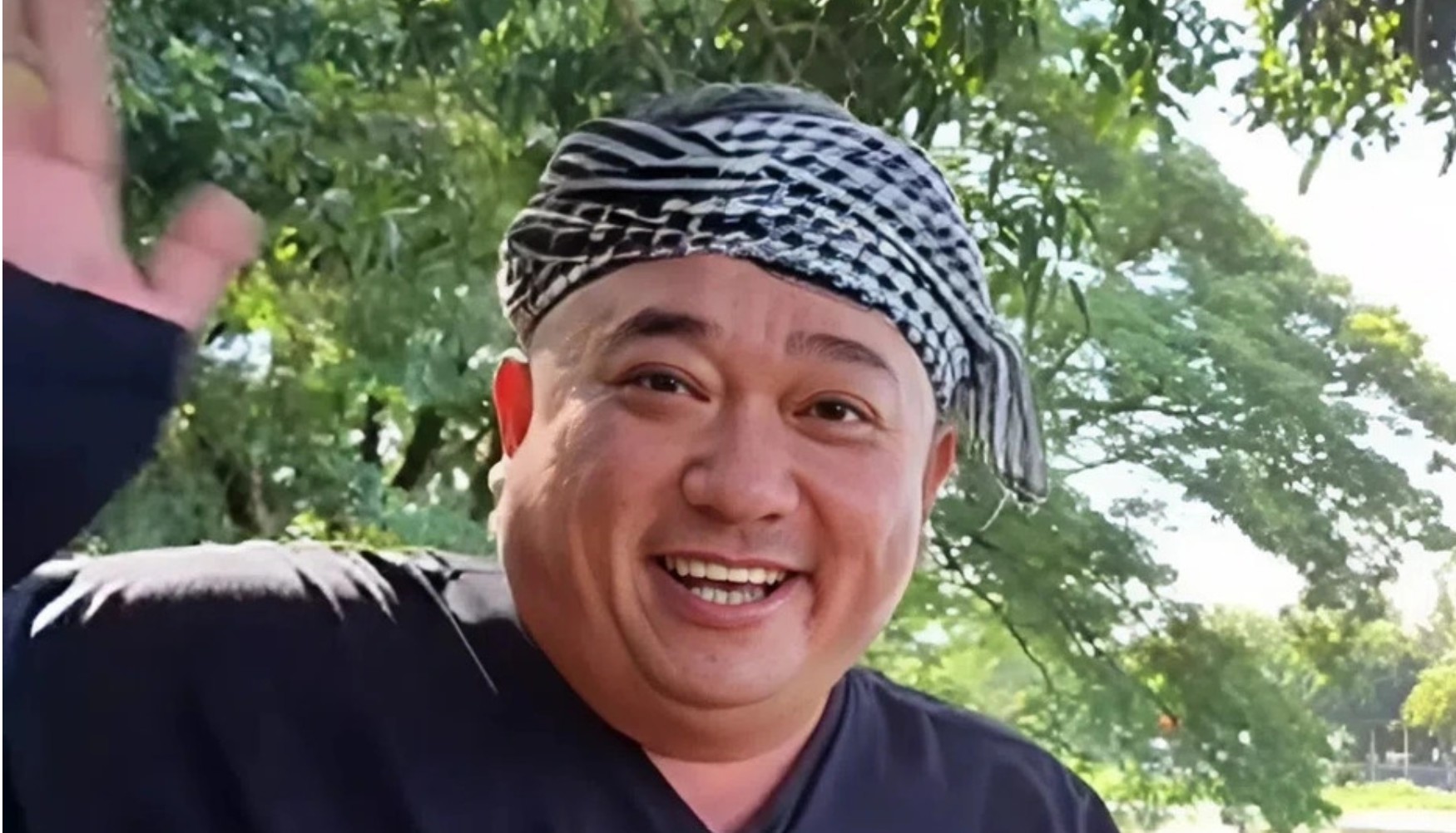 cuoc-song-co-cuc-phai-vay-no-cua-sao-nhi-viet-dinh-dam-chi-dong-1-phim-kinh-dien-ma-noi-suot-30-nam-2612.html