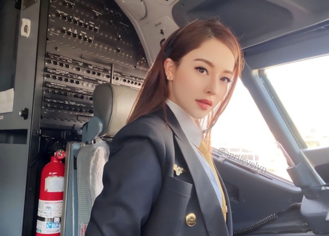 “Nữ cơ trưởng đẹp nhất lịch sử hàng không” giờ ra sao?